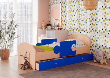 Детская кровать с ящиком и бортиками Мозайка, корпус Млечный дуб/фасад Синий (ламели) в Шадринске
