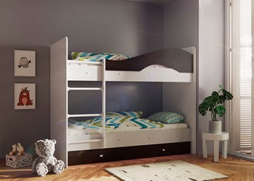 Детская  двухъярусная кровать Мая с 2 ящиками на щитах, корпус Млечный дуб, фасад Венге в Шадринске - предосмотр