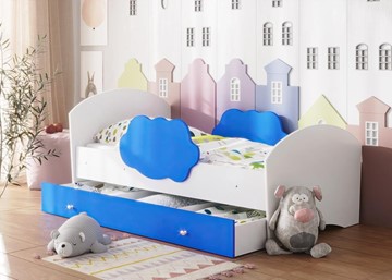Детская кровать с бортиками Тучка с ящиком, корпус Белый, фасад Синий в Шадринске