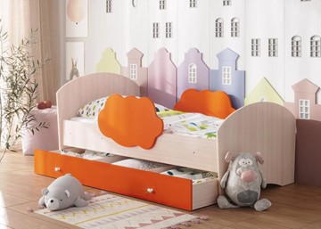 Детская кровать с бортиками Тучка с ящиком, корпус Дуб млечный, фасад Оранжевый в Шадринске