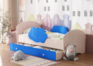 Детская кровать с бортиками Тучка с ящиком, корпус Дуб млечный, фасад Синий в Шадринске
